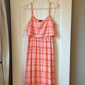 Maxi dress in pink and white